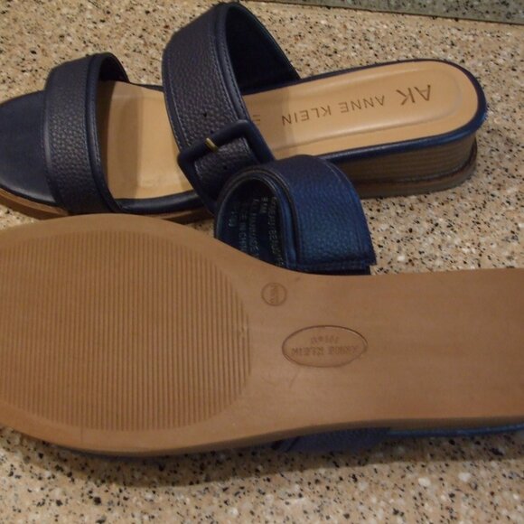 Anne Klein Ladies Navy Sandals Slip On! 9 1/2 - Picture 4 of 4